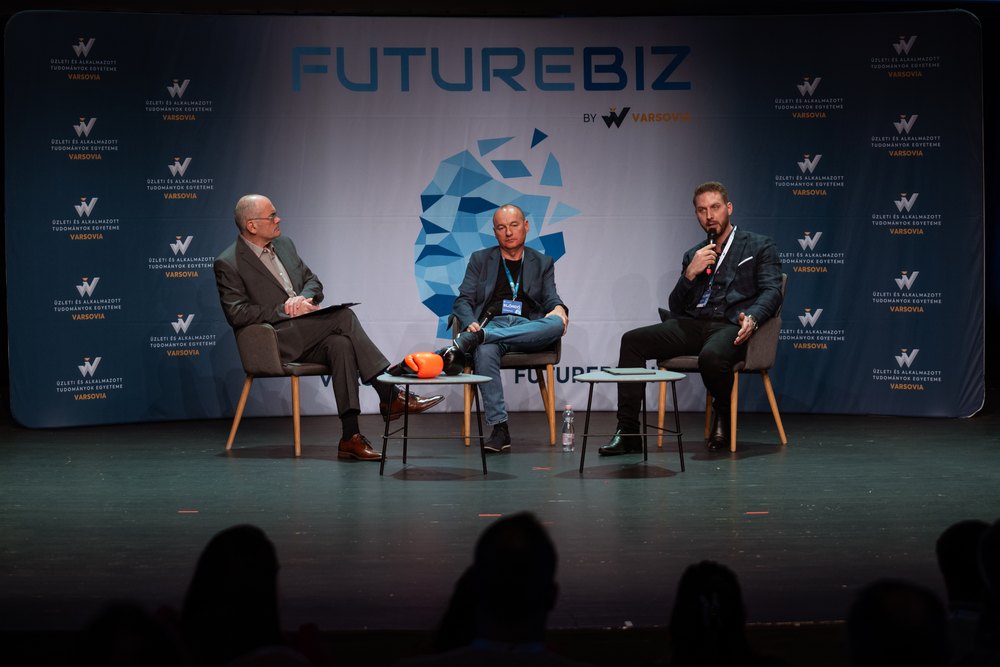 Színpadi kerekasztal a FutureBiz konferencián