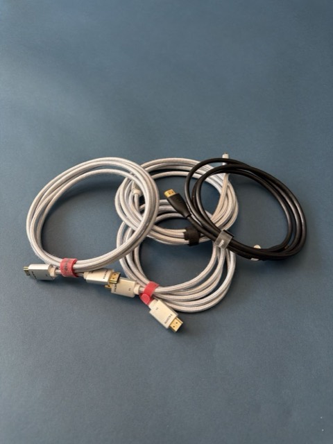 Közepes HDMI kábelek (1m-től)