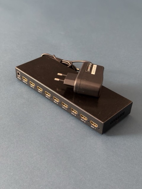 HDMI Elosztó 1 to 8